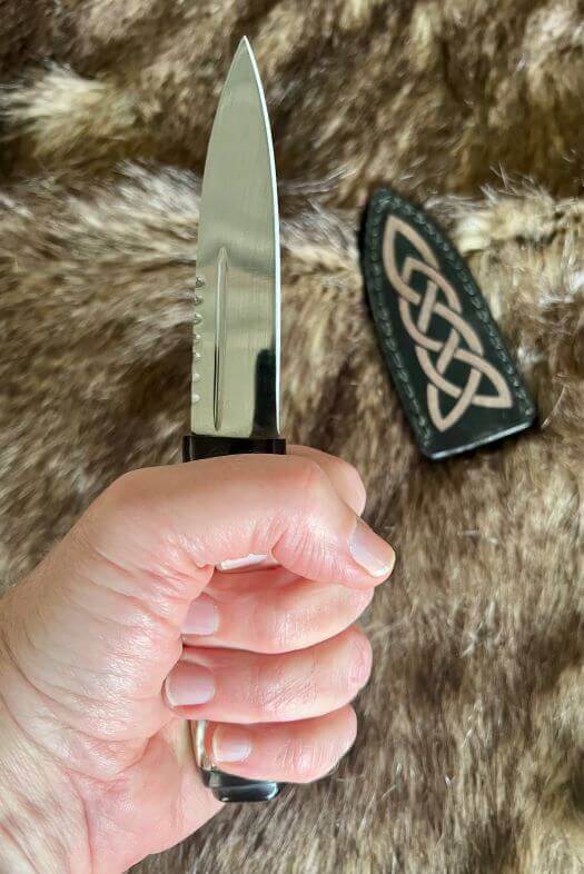 Hand carved antler Sgian Dubh in beautiful gift box