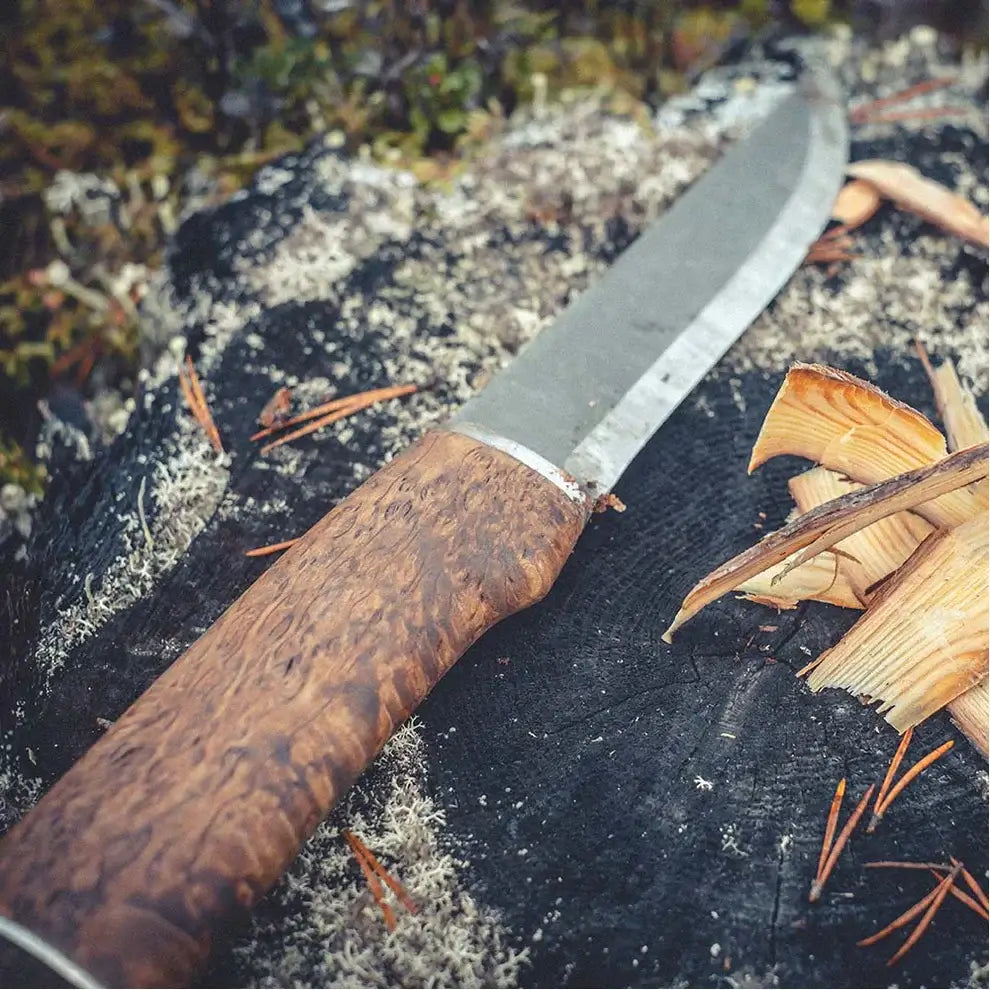 Roselli RW200LS Hunter in UHC with Silver mounts and longer blade on a wooden surface with bark shavings.